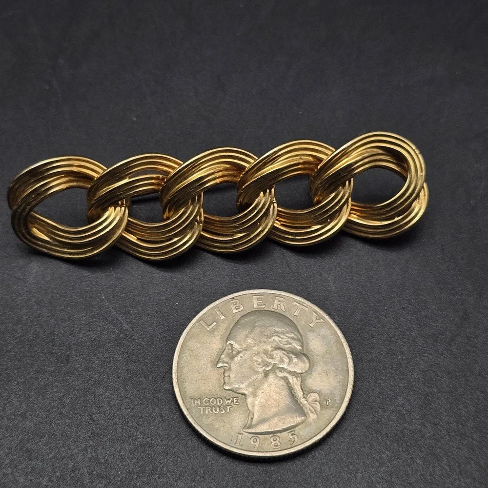 Monet Gold Tone Circle Link Brooch Vintage Costume Jewelry
